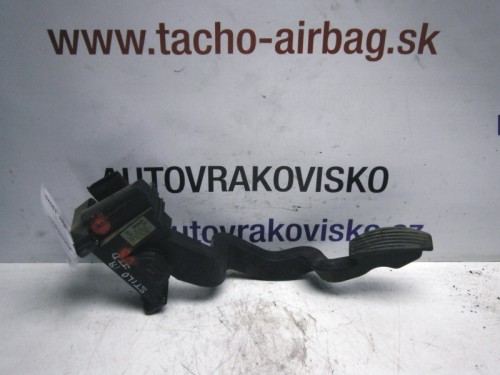 Akceleračný pedál Fiat Stilo 46779078