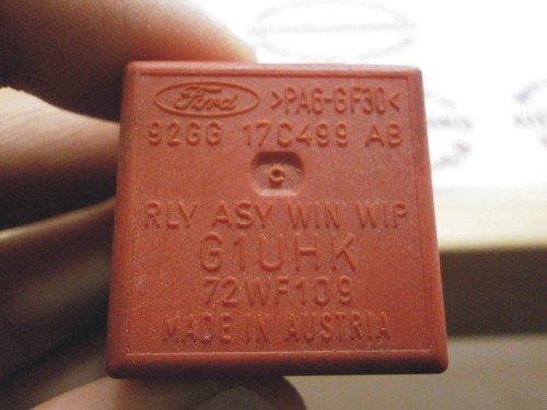 Relátko 92GG17C499AB