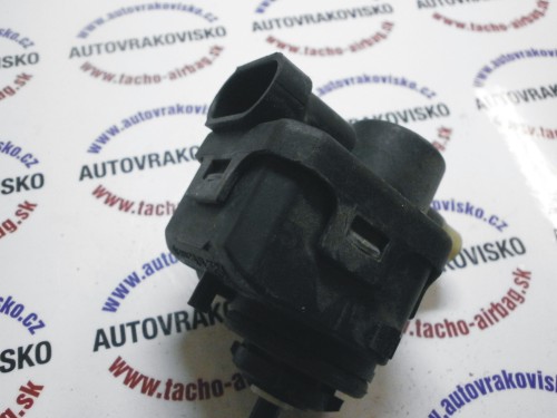 Motorček predného svetla Nissan Navara (D40)