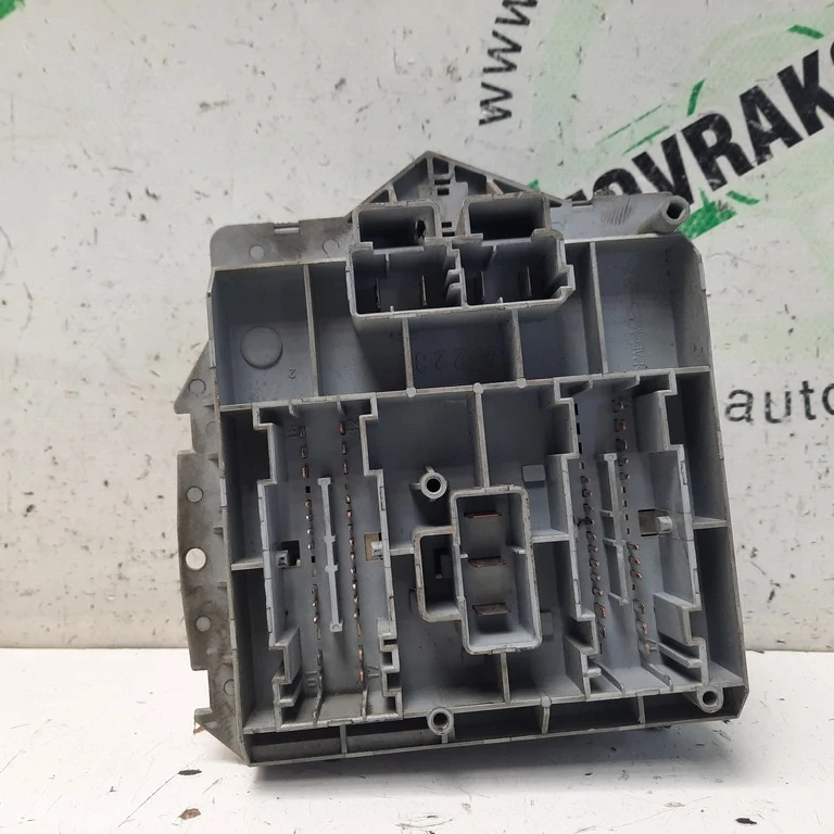 Poistková skrinka Alfa Romeo 147 51742420