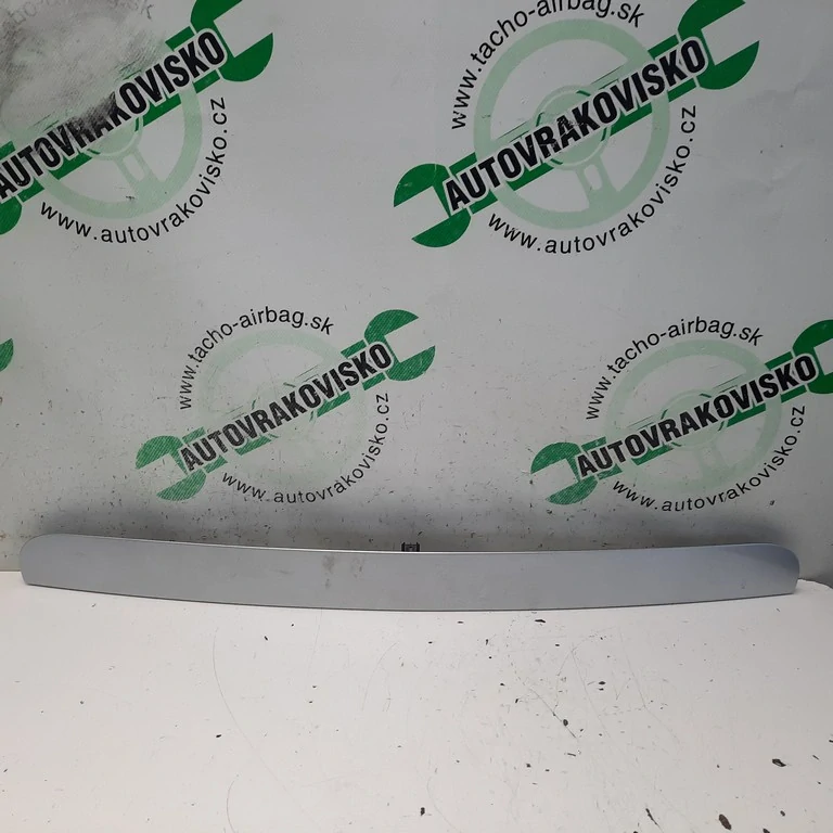 Lišta nad špz Peugeot 207 HB