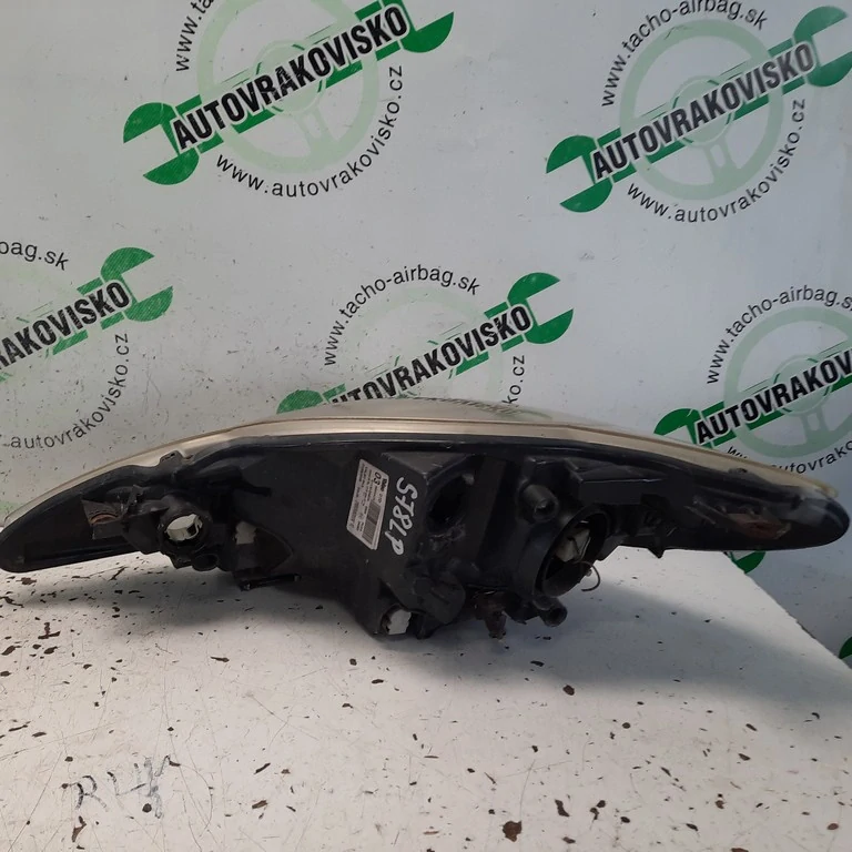 Predné svetlo Peugeot 107 lavé 0389532475