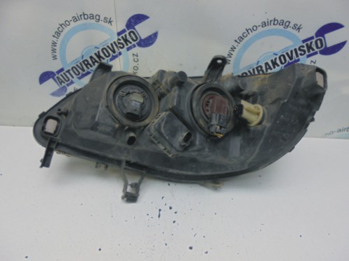 Predné svetlo Opel Zafira A poškodené
