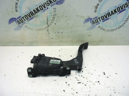 Akceleračný pedál VW Golf IV