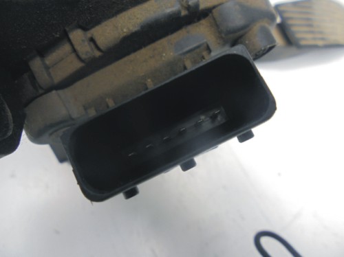 Akceleračný pedál Opel Astra H 9157998