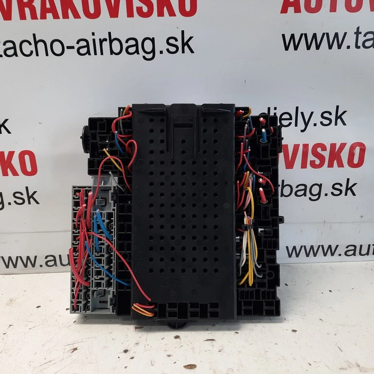 Poistková skrinka Volvo S60 I 8651547 8651548