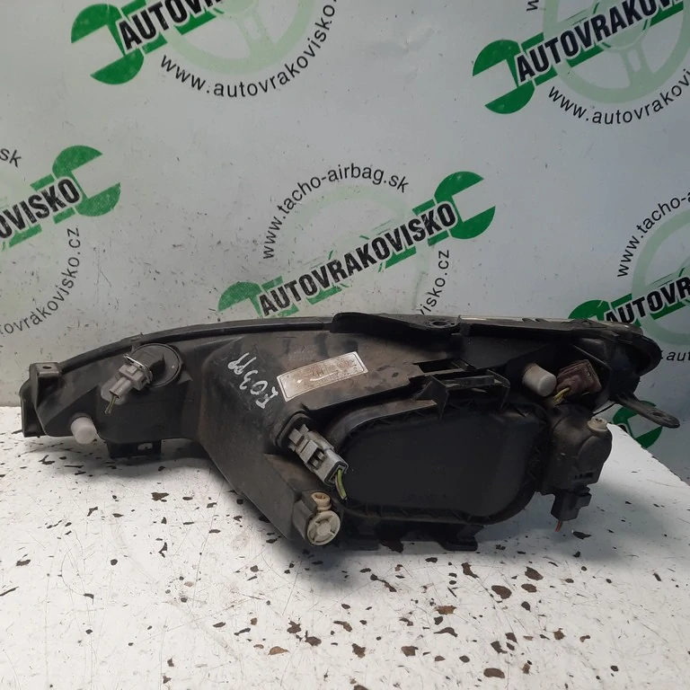 Predné svetlo Peugeot 206 pravé