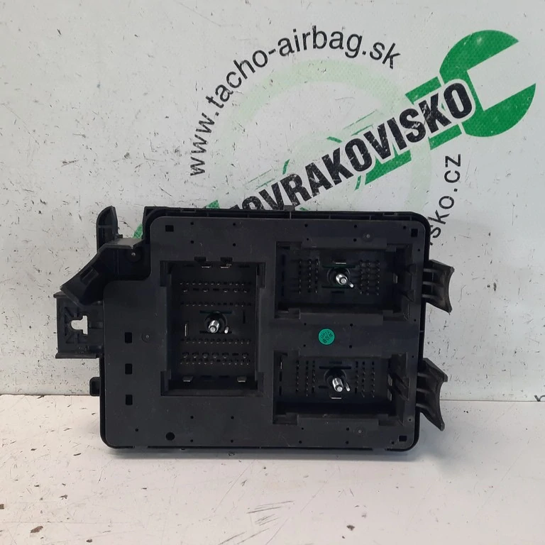 Poistková skrinka Chevrolet Aveo T300 95315648