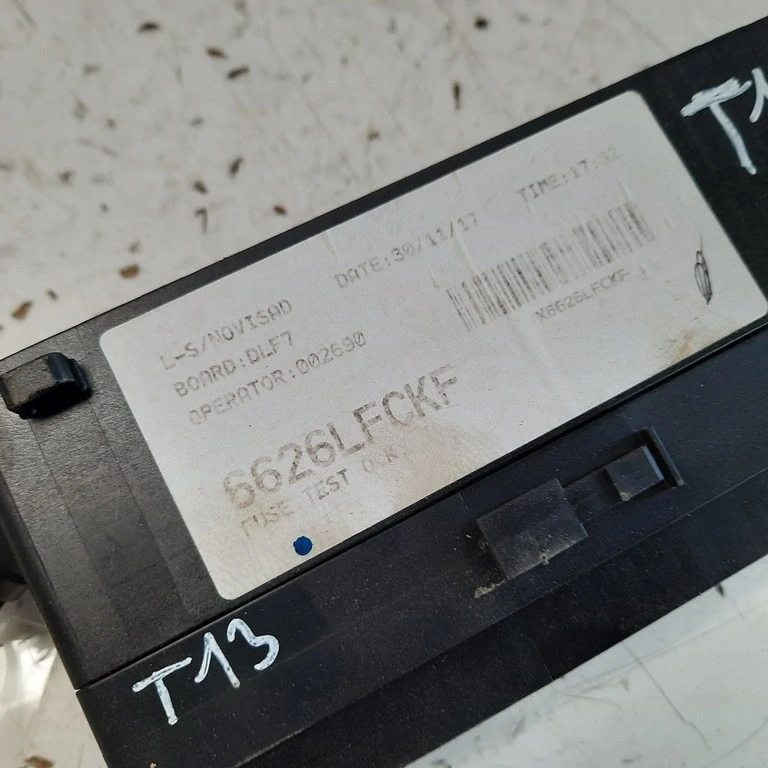 Poistková skrinka Ford Focus MK3 AV6T-14K131-AD
