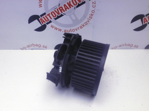 Motorček kúrenia Nissan Micra III F667217D