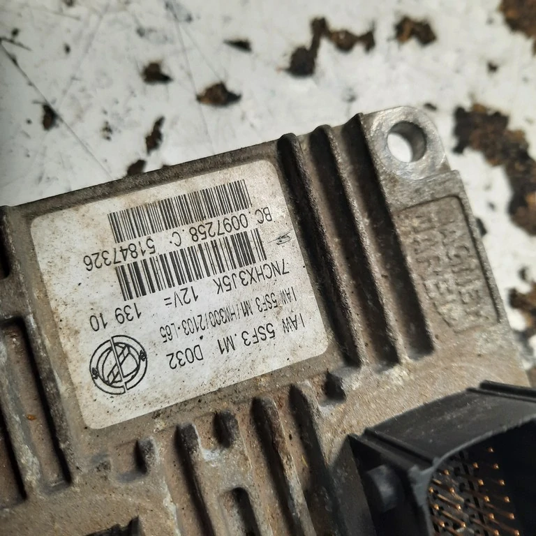 Riadiaca jednotka motora Fiat Grande Punto 1.2 51847326