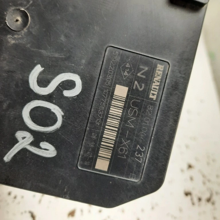 Poistková skrinka Renault Kangoo II 8201044237