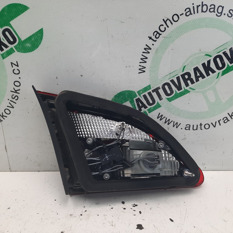 Zadné svetlo kufor Opel Astra J sedan pravé