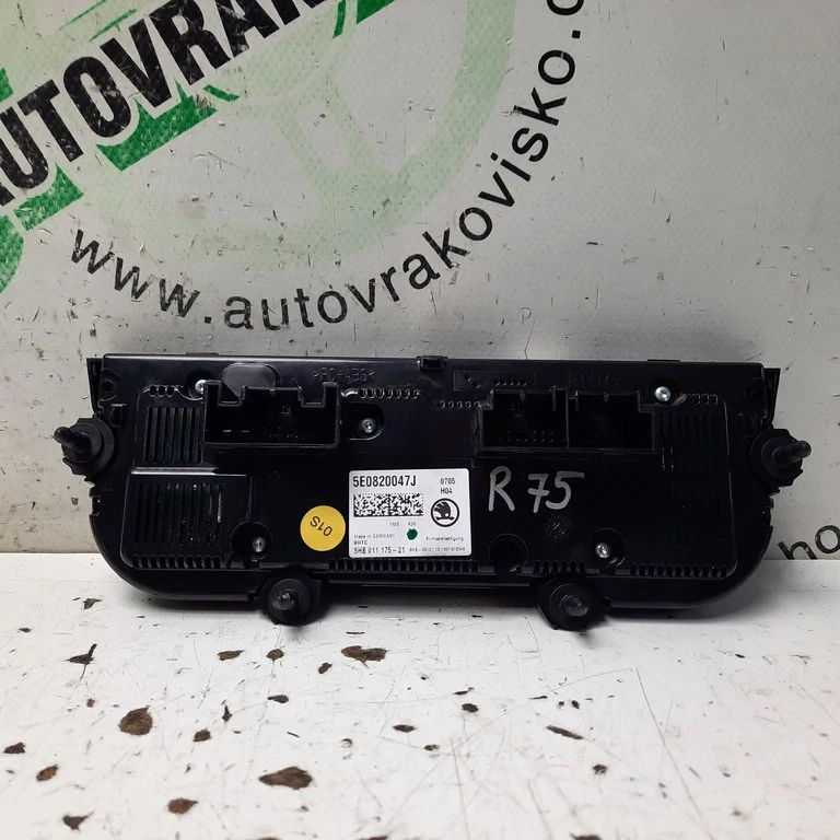 Ovládač kúrenia Škoda Octavia III 5E0820047J