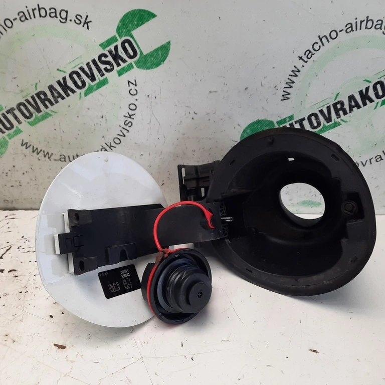 Dvierka nádrže Opel Astra J ST