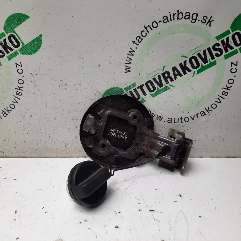 Dvierka nádrže Toyota Auris 2008