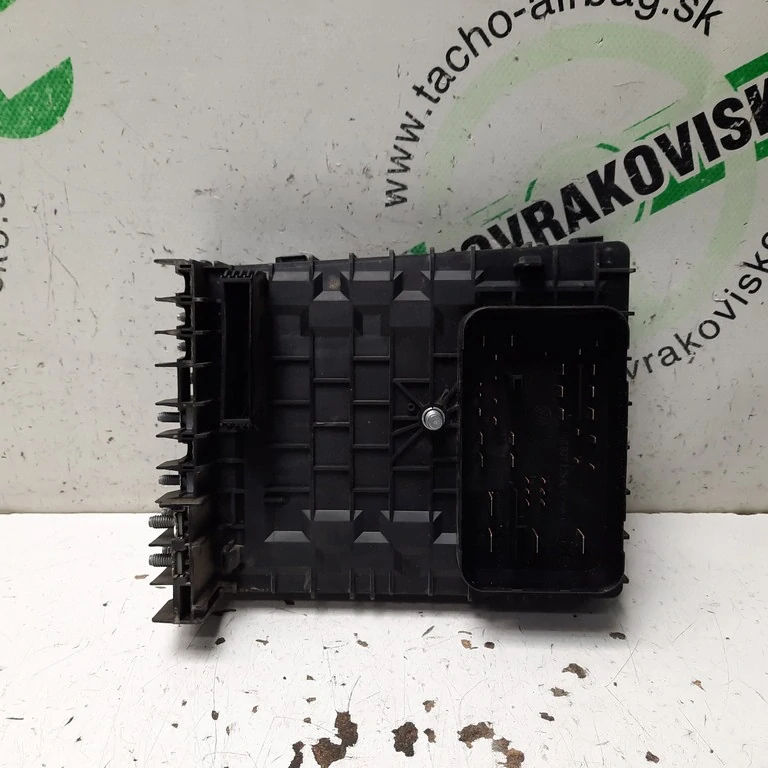 Poistková skrinka Volkswagen Golf V 1K0937125A
