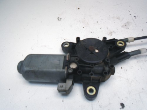 Sťahovanie okna Peugeot 106 9222.76 PP