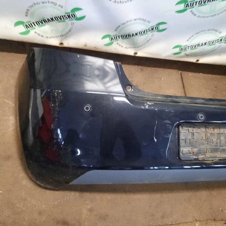 Nárazník zadný Toyota Yaris komplet s pdc