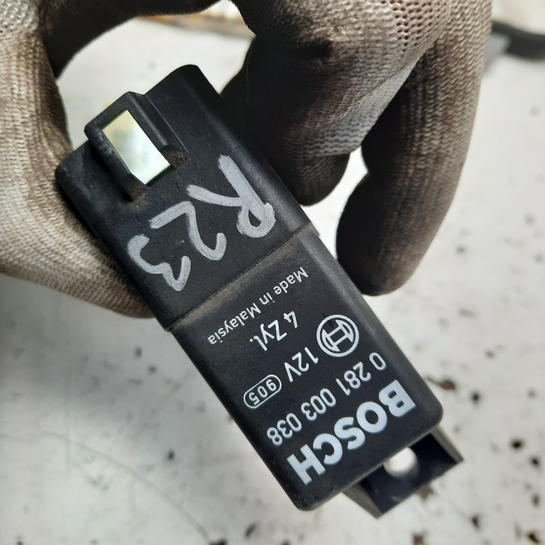 Relátko 0281003038 038907281D