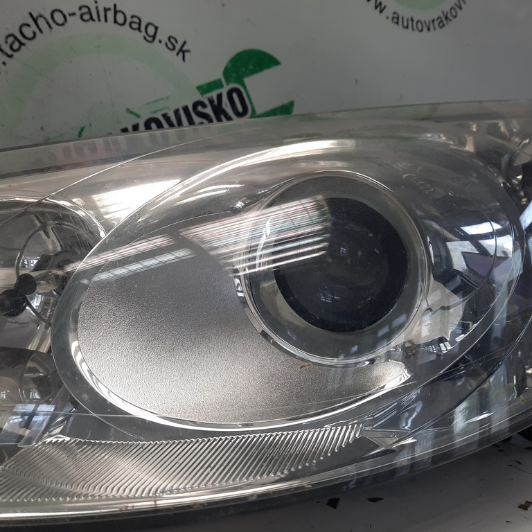 Predné svetlo Peugeot 407 ľavé