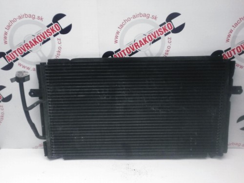 Chladič klimatizácie Volvo V40 30818183