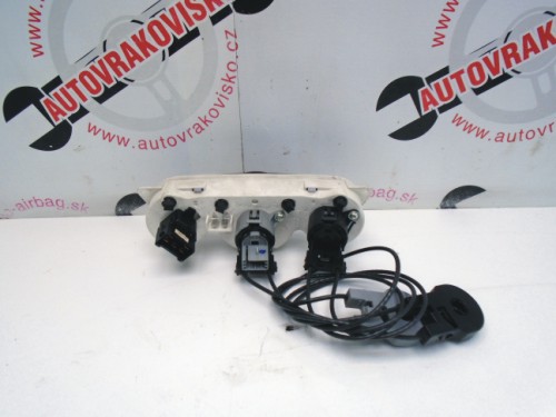 Ovládač kúrenia Ford Focus 98AB18C419AF