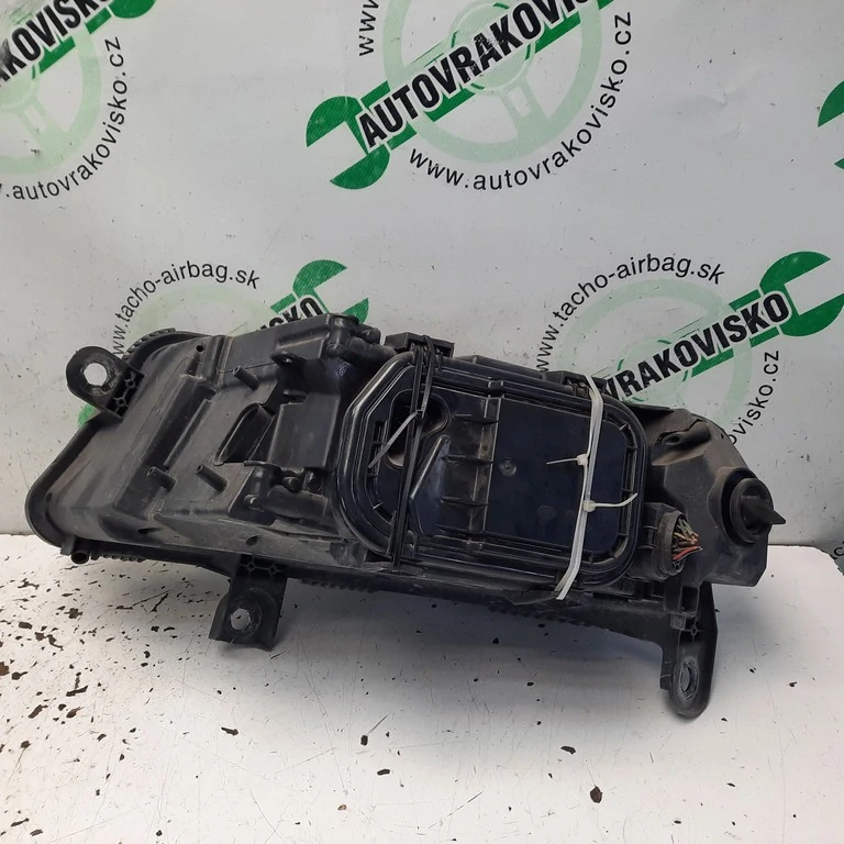Predné svetlo pravé Audi A6 C6 4F0941004