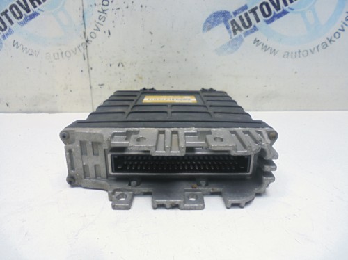 Riadiaca jednotka motora VW Golf III 1.8 0261200701