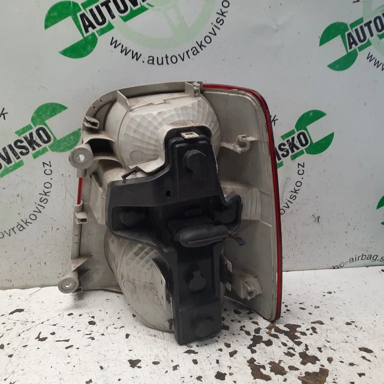 Zadné svetlo Volkswagen Touran lavé