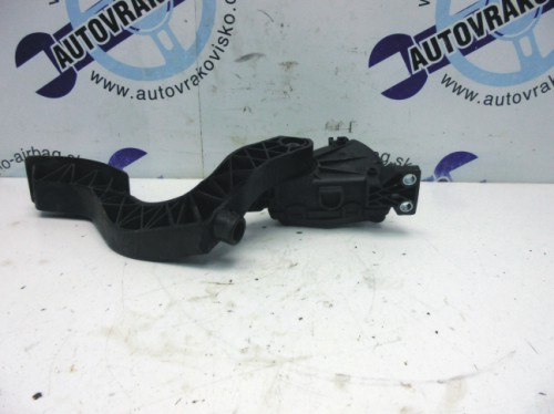 Akceleračný pedál VW Passat 8D1721523J