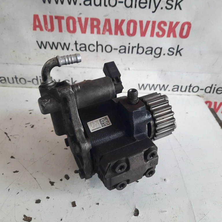 Vstrekovacie čerpadlo Volkswagen Passat B7 1.6 TDI 03L130755H