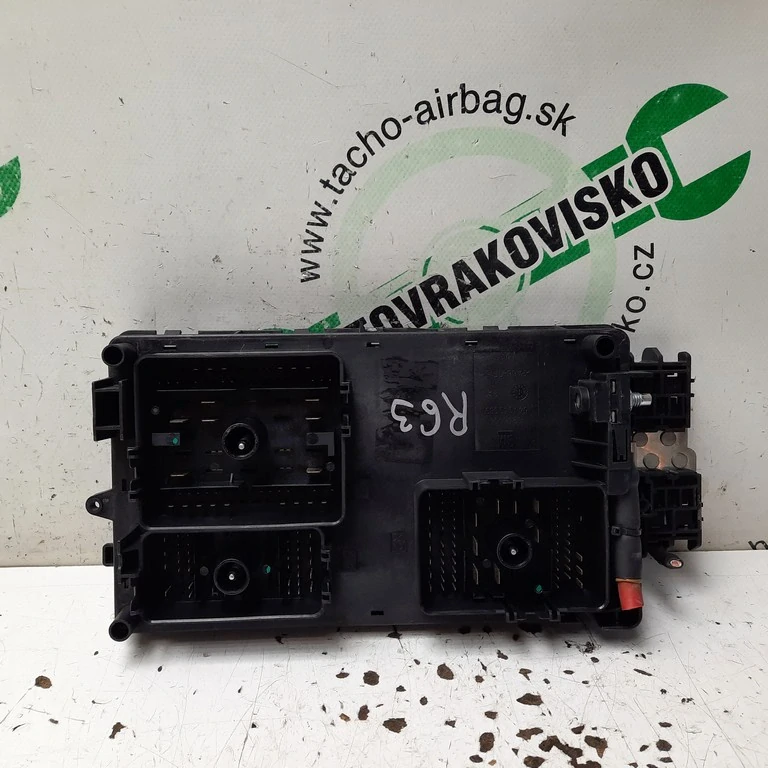 Poistková skrinka Opel Insignia 13275881