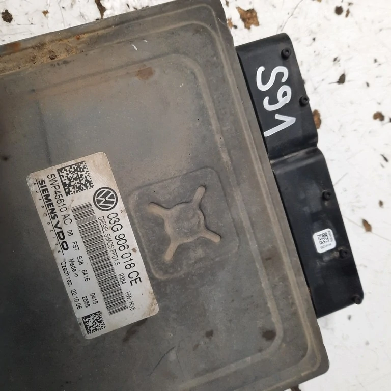 Riadiaca jednotka motorová Volkswagen Passat B6 sedan 2.0 TDI 03G906018CE