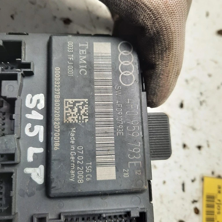 Riadiaca jednotka Audi A6 C6 lavé predné dvere 4F0959793E