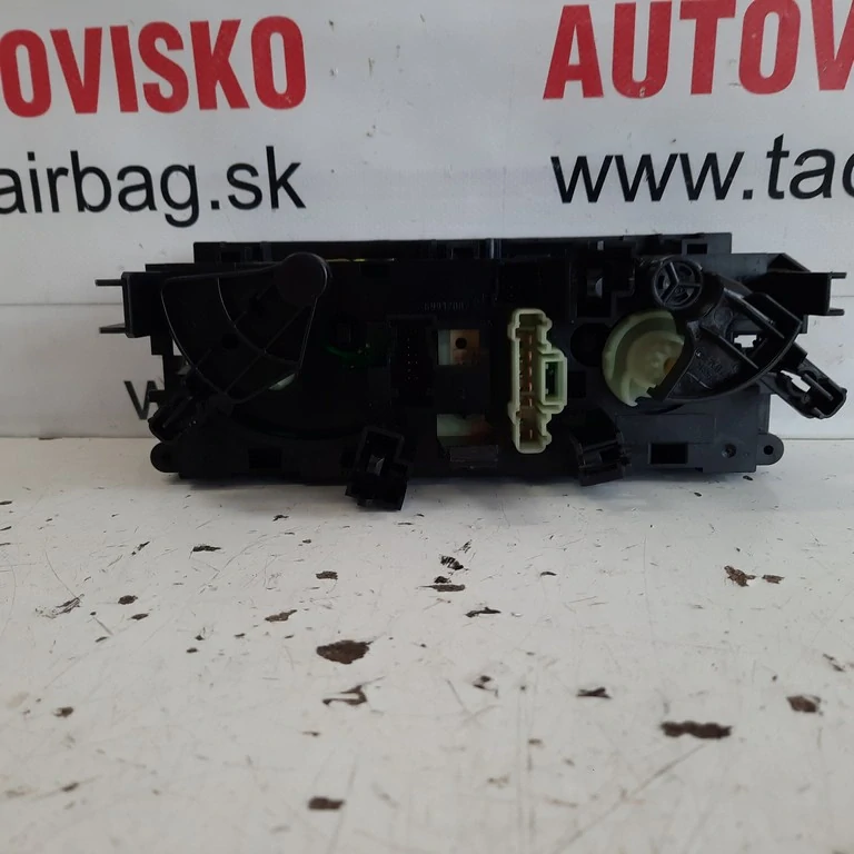 Ovládač kúrenia Peugeot 207 N108225D