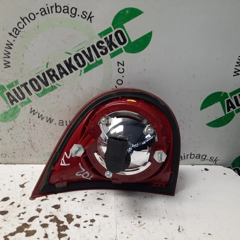 Zadné svetlo Volkswagen Golf V HB pravé