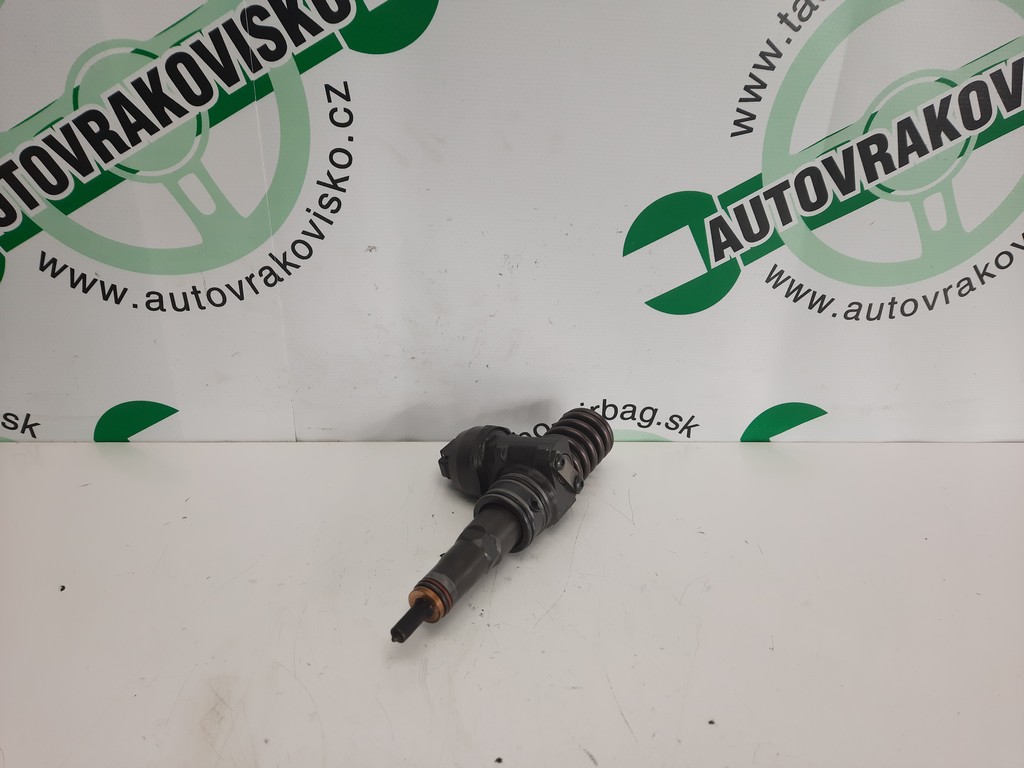 Vstrekovacia tryska VW Golf V 1.9TDi 038130073AG