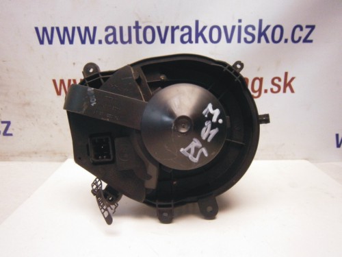 Motorček kúrenia VW Passat (3B3) 8D1820021