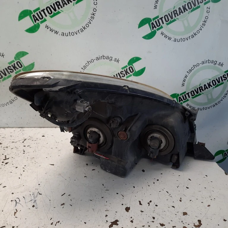 Predné svetlo Toyota Corolla Verso lavé