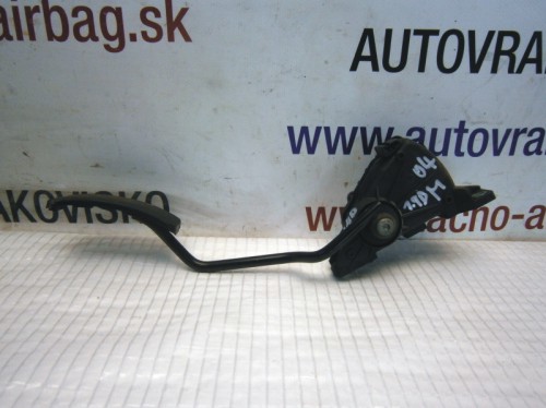 Akceleračný pedál Volvo V40 M865642