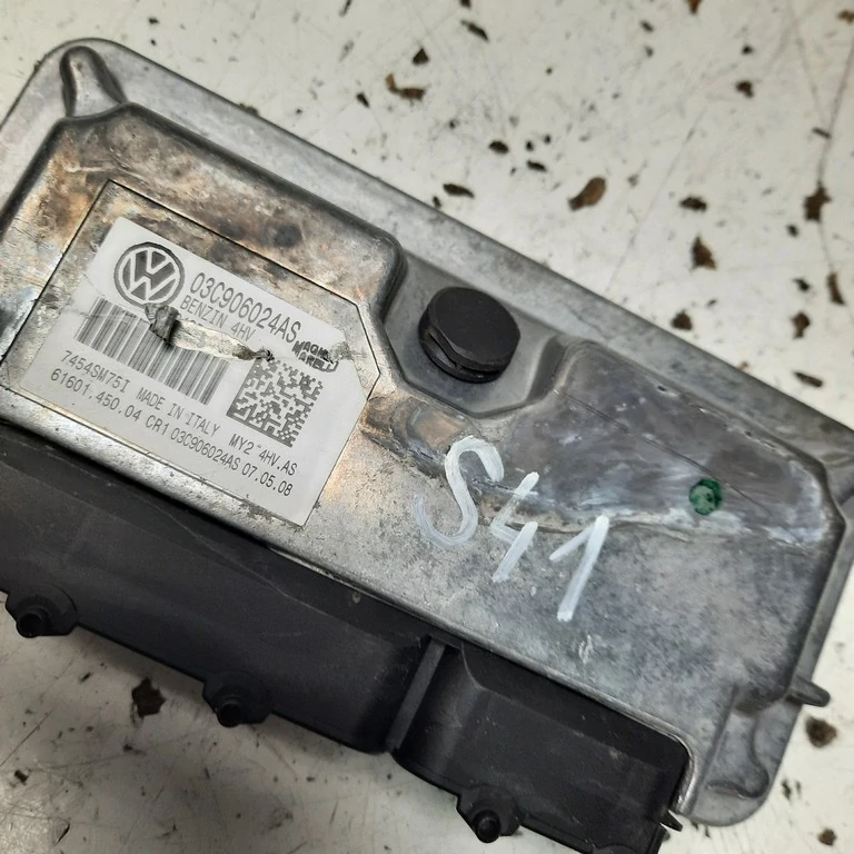 Riadiaca jednotka motora Volkswagen Golf V 1.4 03C906024AS