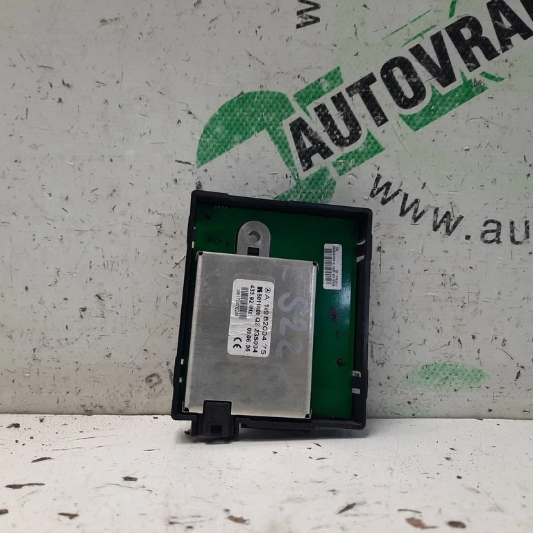 Riadiaca jednotka zosilňovač antény Mercedes A W169 A1698200475