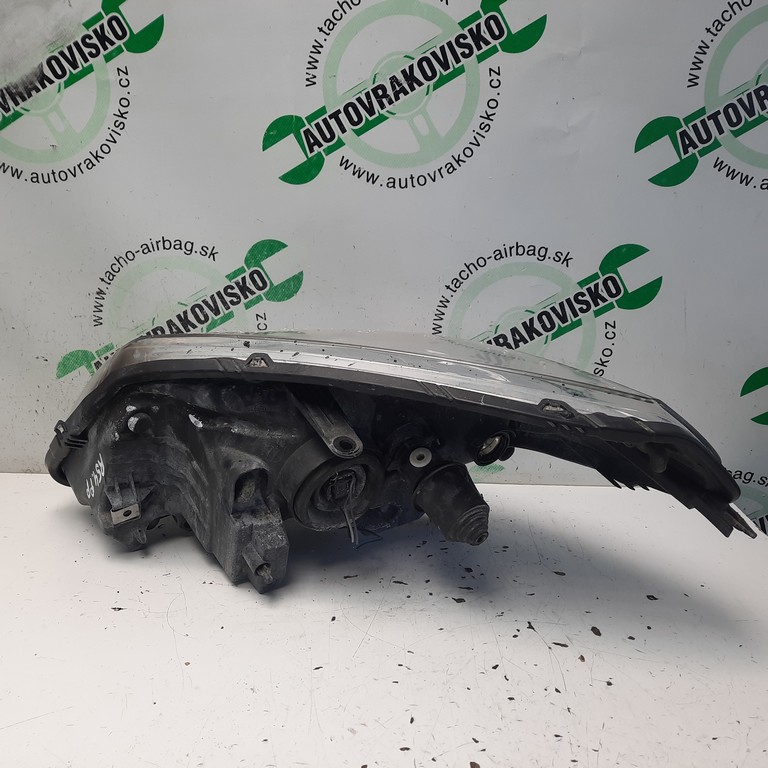 Predné svetlo Dacia Sandero I pravé