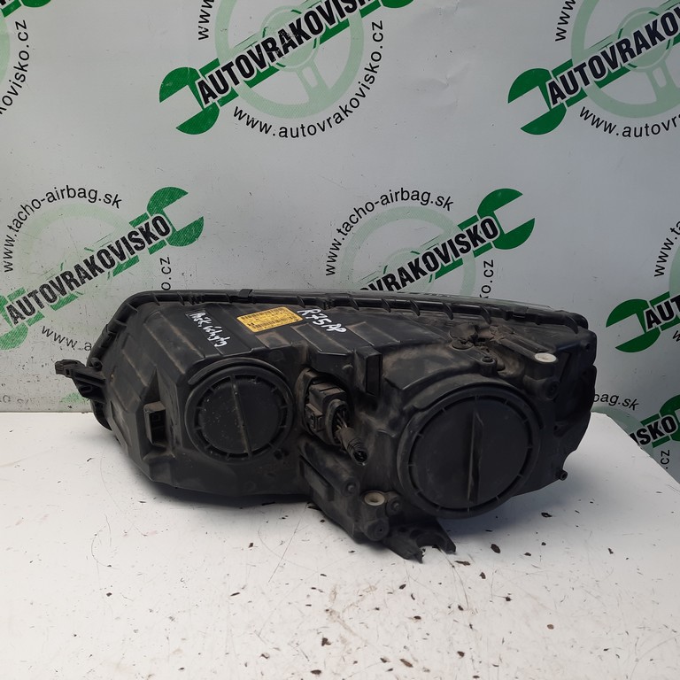 Predné svetlo Škoda Octavia III pravé