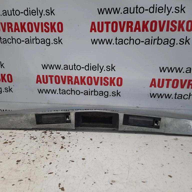 Lišta nad ŠPZ Opel Zafira B