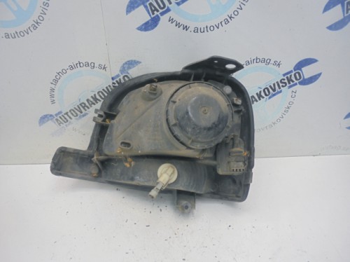 Predné svetlo Renault Kangoo PP poškodené