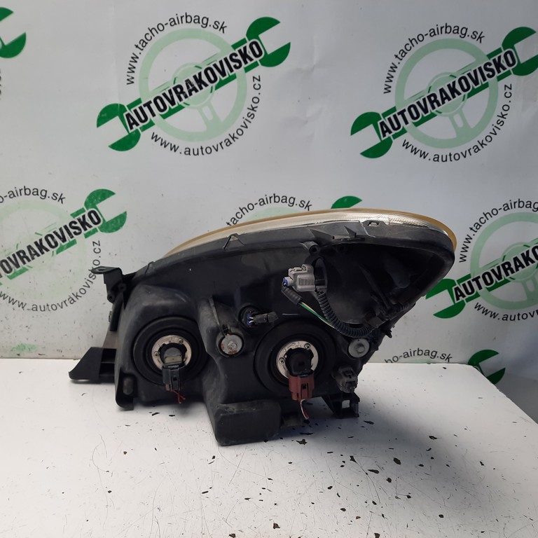 Predné svetlo Toyota Corolla Verso pravé