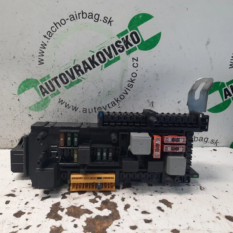 Poistková skrinka Mercedes C W204 5DK009225-26