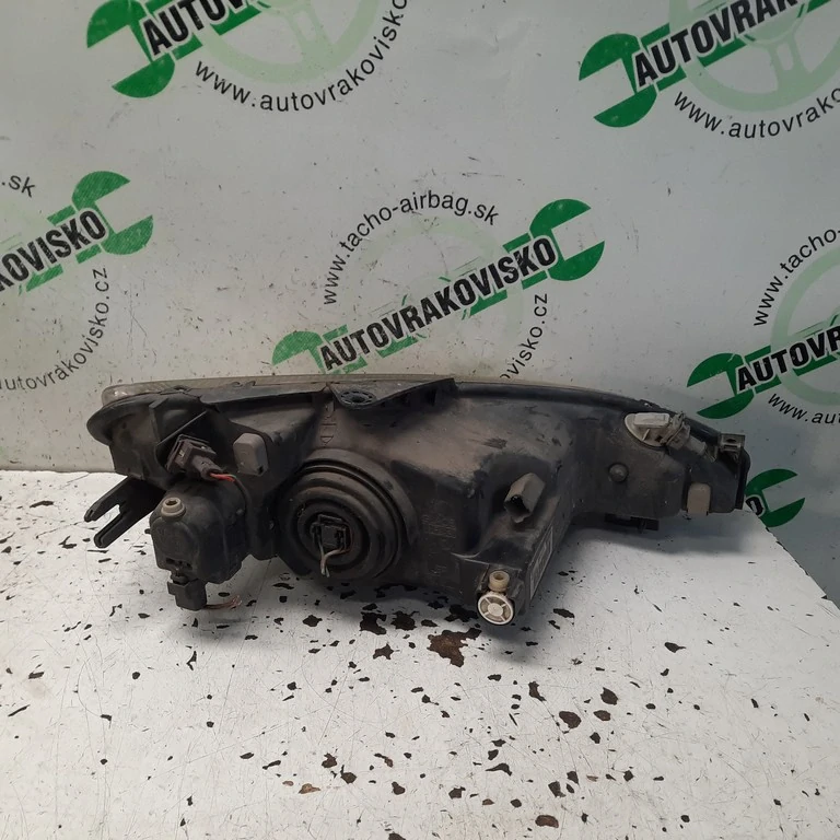 Predné svetlo Peugeot 206 lavé
